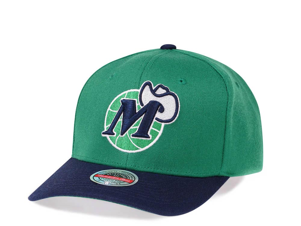 Mitchell & Ness Dallas Mavericks Team Two Tone Red Line Solid Flex Snapback Cap