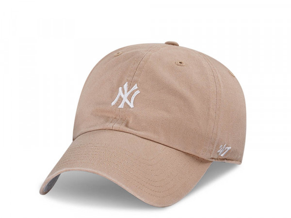 47Brand New York Yankees Khaki Base Runner Clean Up Strapback Cap